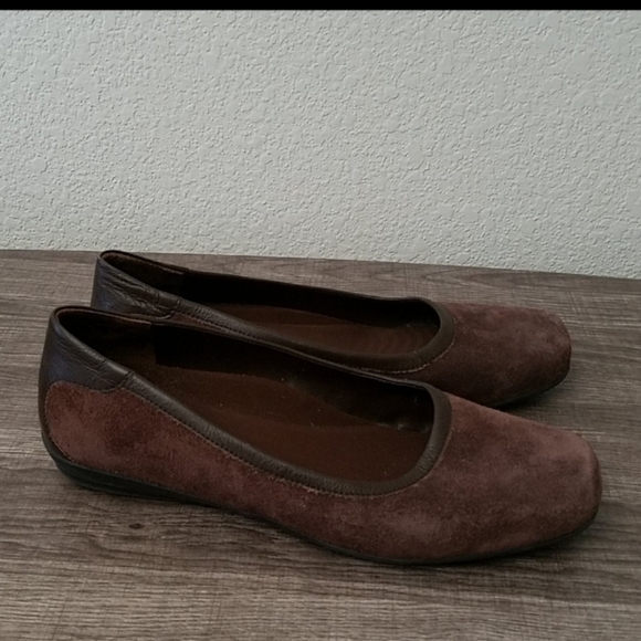 Easy Spirit Brown Flats size 8.5W - Picture 2 of 5